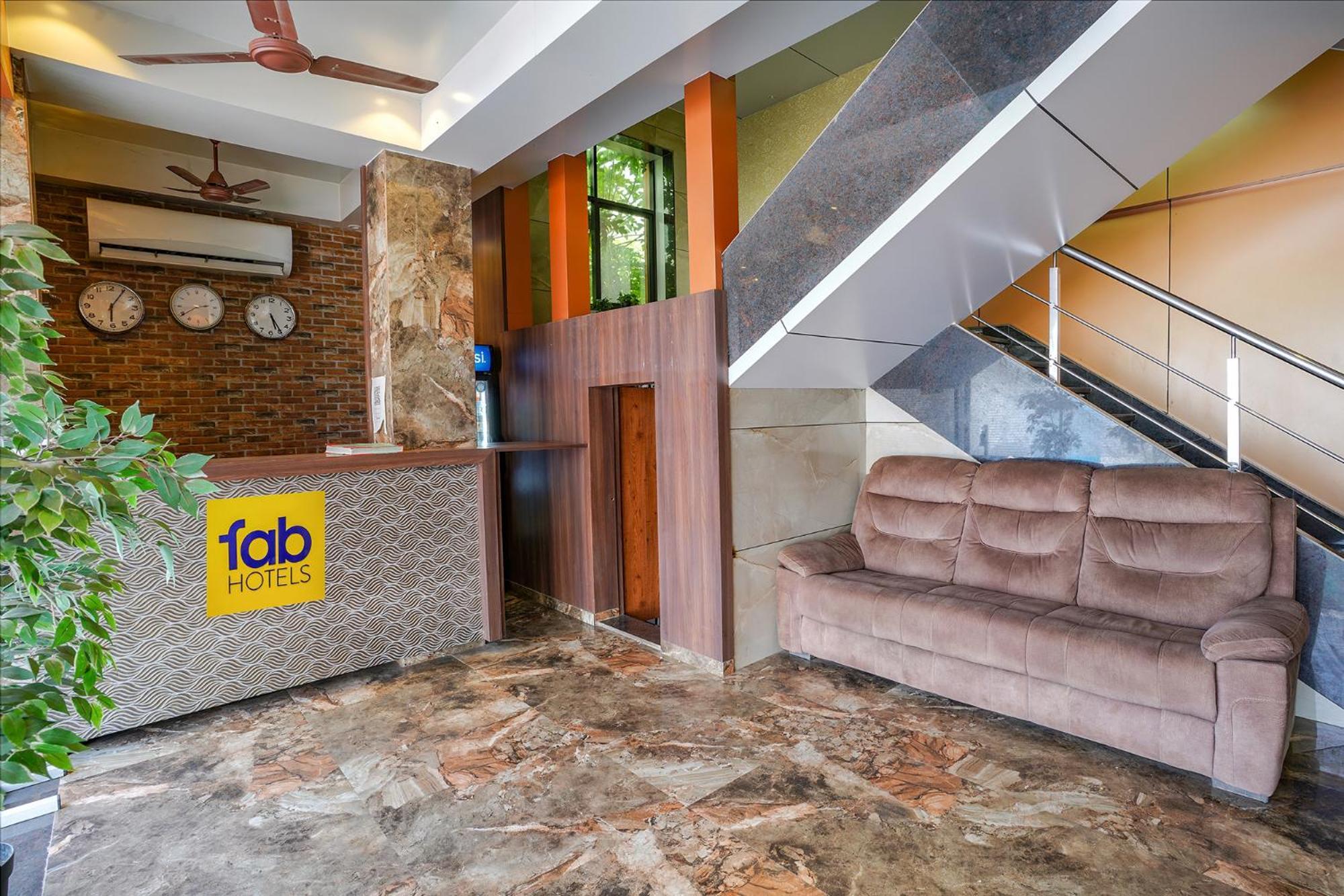 Fabexpress Super 7 Inn - Nr Rabale Station Navi Mumbai Exteriör bild