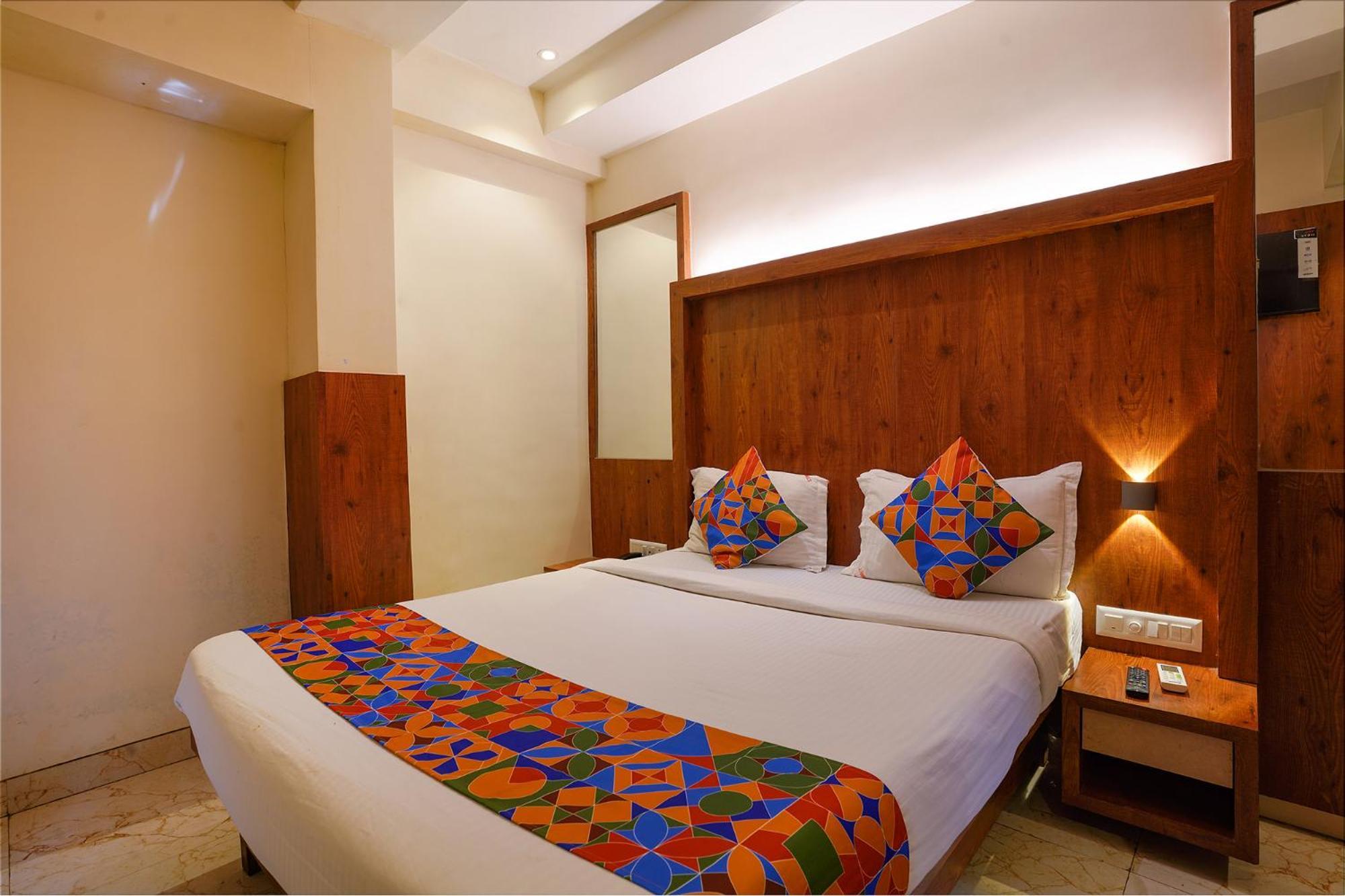 Fabexpress Super 7 Inn - Nr Rabale Station Navi Mumbai Exteriör bild