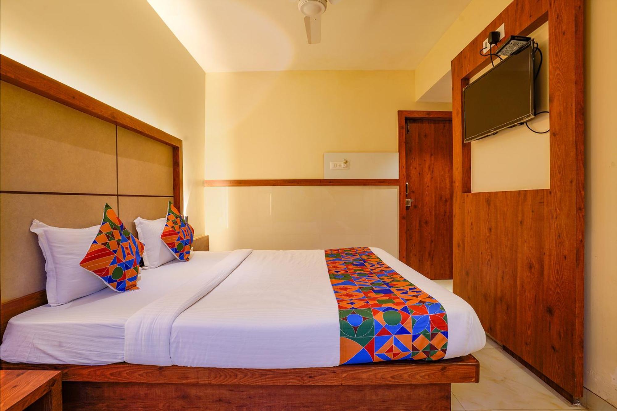 Fabexpress Super 7 Inn - Nr Rabale Station Navi Mumbai Exteriör bild