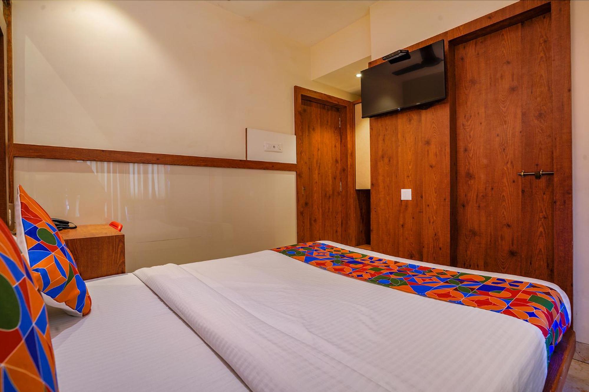 Fabexpress Super 7 Inn - Nr Rabale Station Navi Mumbai Exteriör bild