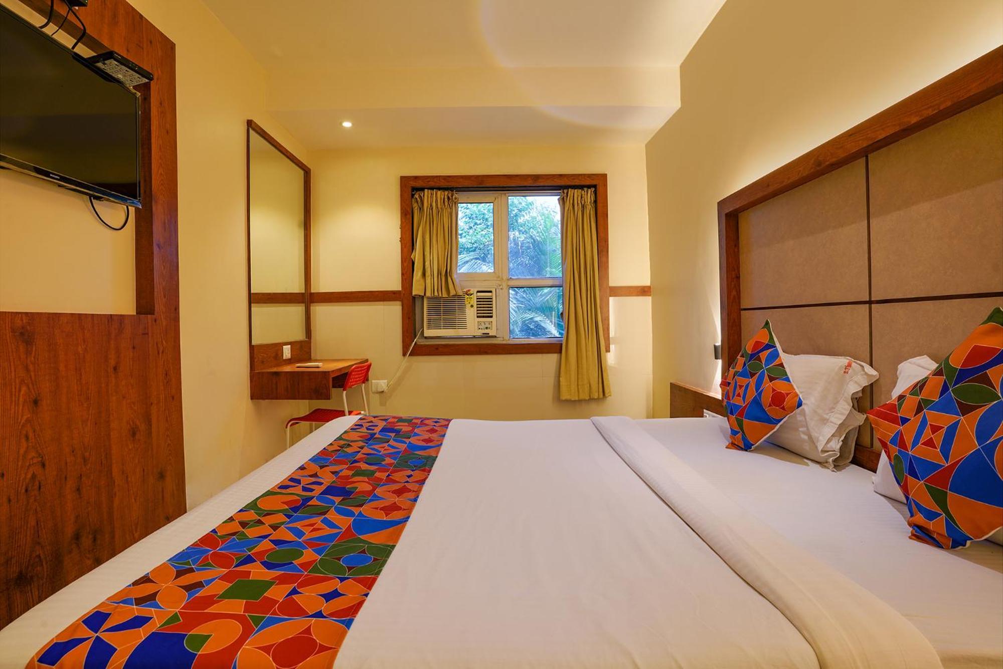 Fabexpress Super 7 Inn - Nr Rabale Station Navi Mumbai Exteriör bild