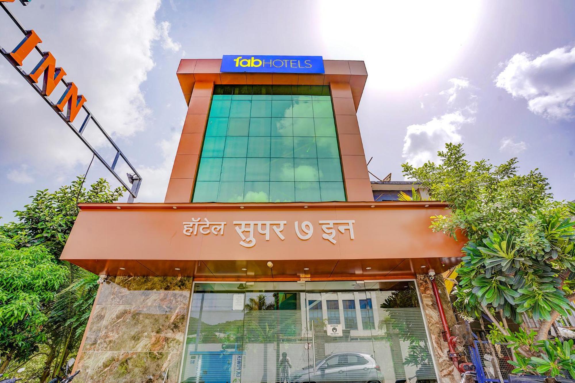 Fabexpress Super 7 Inn - Nr Rabale Station Navi Mumbai Exteriör bild
