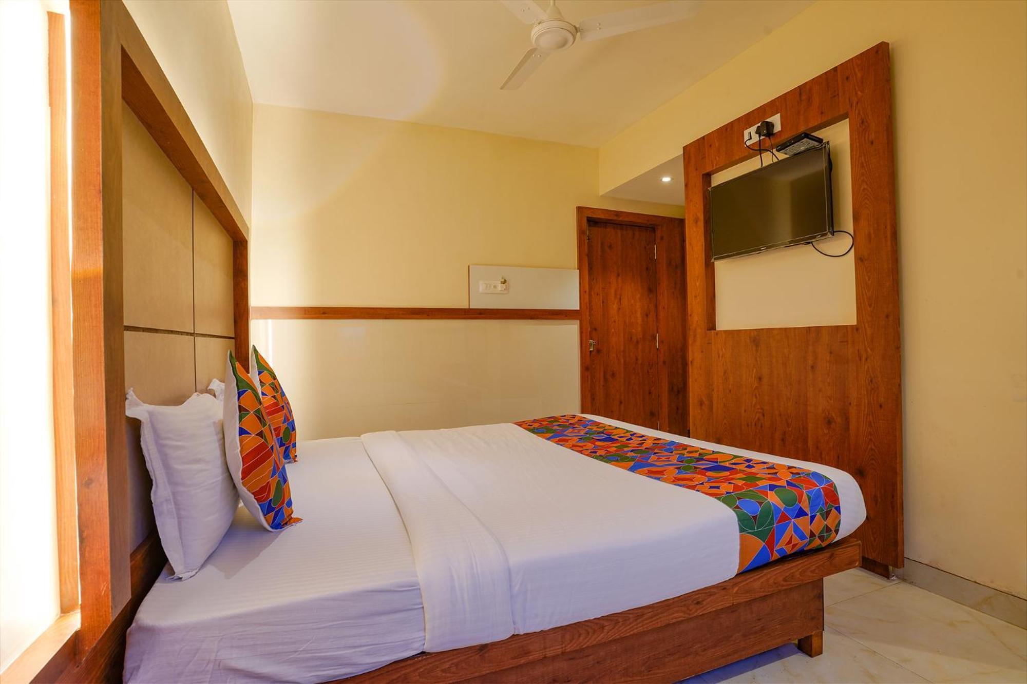 Fabexpress Super 7 Inn - Nr Rabale Station Navi Mumbai Exteriör bild